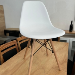 Sillas Eames X4