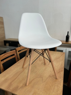 Sillas Eames X4