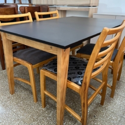 Mesa Extensible 1.30m + Sillas Serena